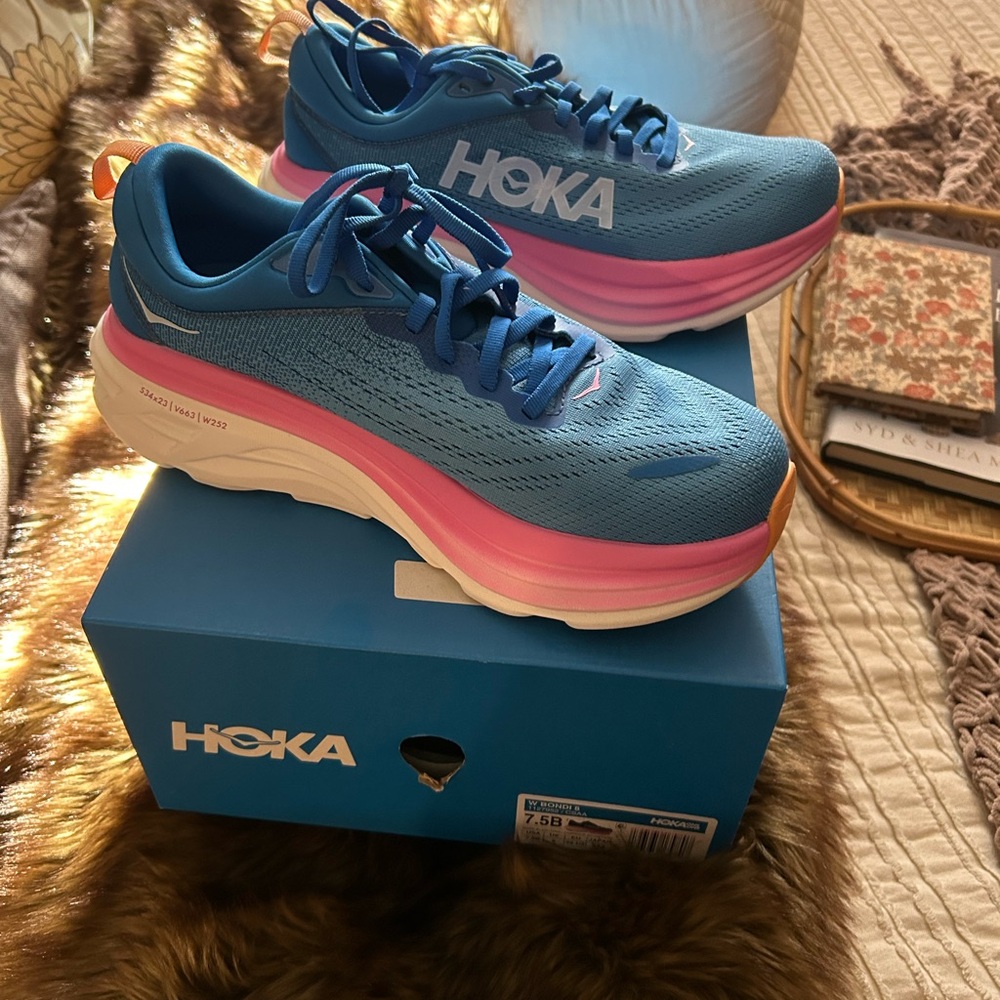 Hoka Bondi Sneakers